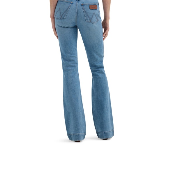 Wrangler Classic Blue Women's Jeans - Picture 2 of 12